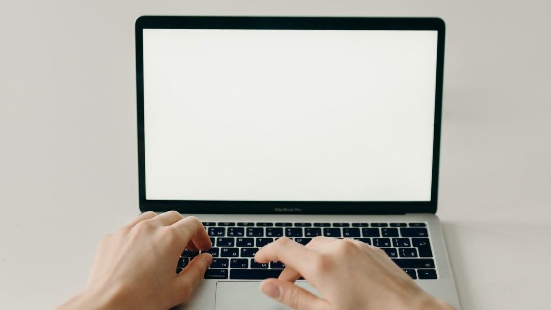 white screen macbook air